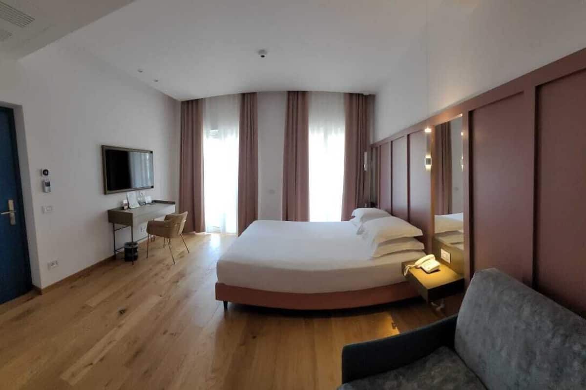 Junior Suite with Balcony | 1 Schlafzimmer, hochwertige Bettwaren, Daunenbettdecken
