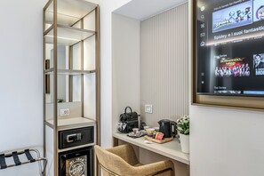 Superior Double Room, City View | Premium bedding, down comforters, memory foam beds, minibar - Relais Trevi 95 Boutique Hotel (Rome)