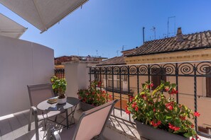Junior Suite with Balcony | Balcony - Relais Trevi 95 Boutique Hotel (Rome)