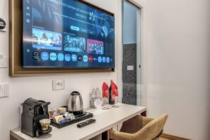 Deluxe-dobbeltværelse - byudsigt | Premium-sengetøj, dundyner, senge med madrasser af memory foam, minibar