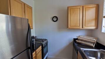 Refrigerador, microondas, placa de cocina, lavavajillas