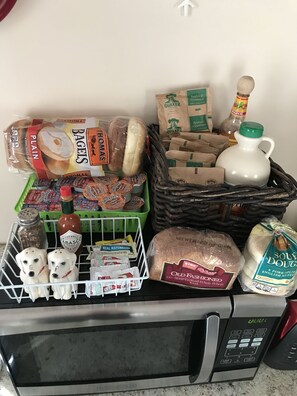 Daily continental breakfast for a fee - Historic Windsor Hotel (Silver Plume)