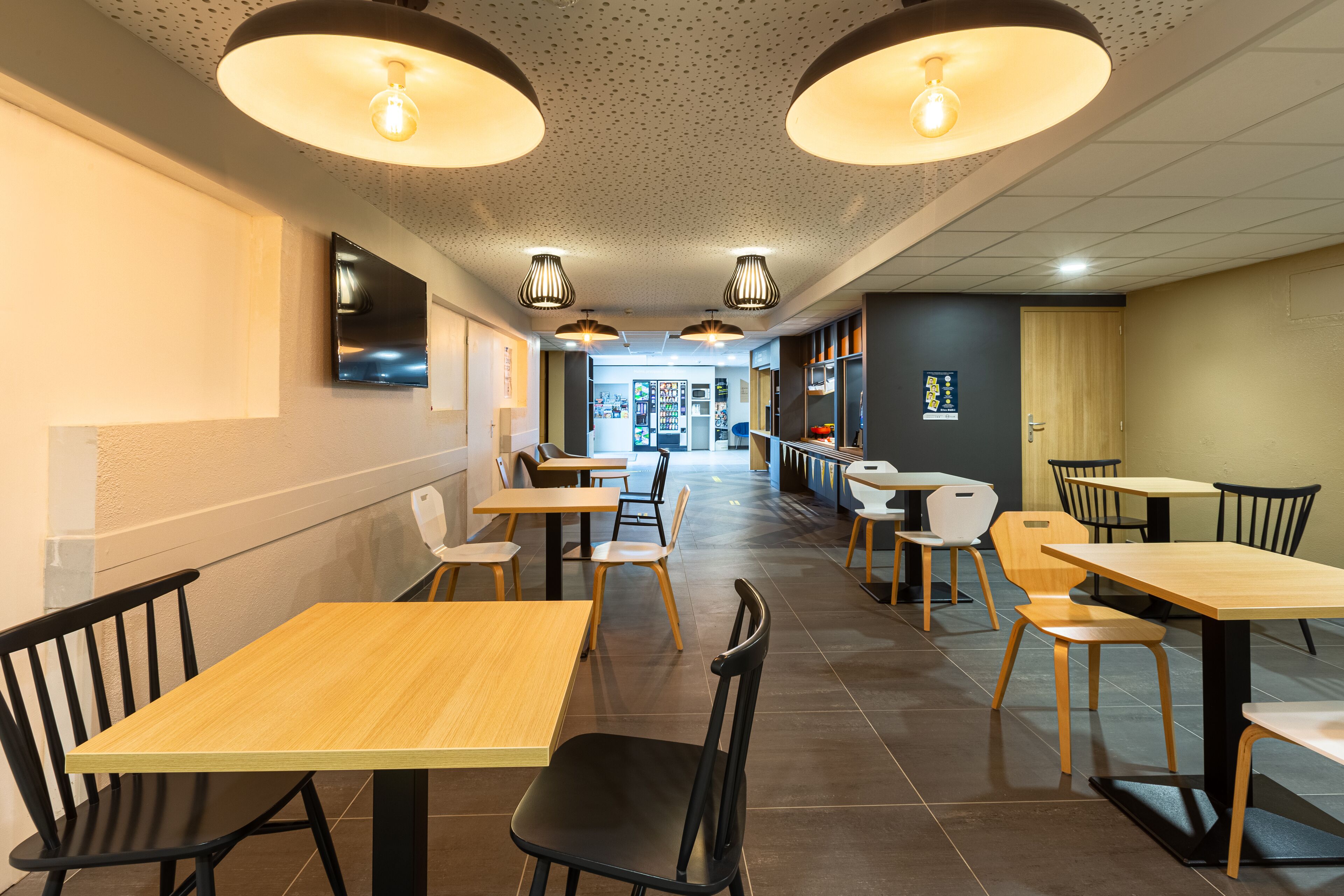 daily buffet breakfast for a fee