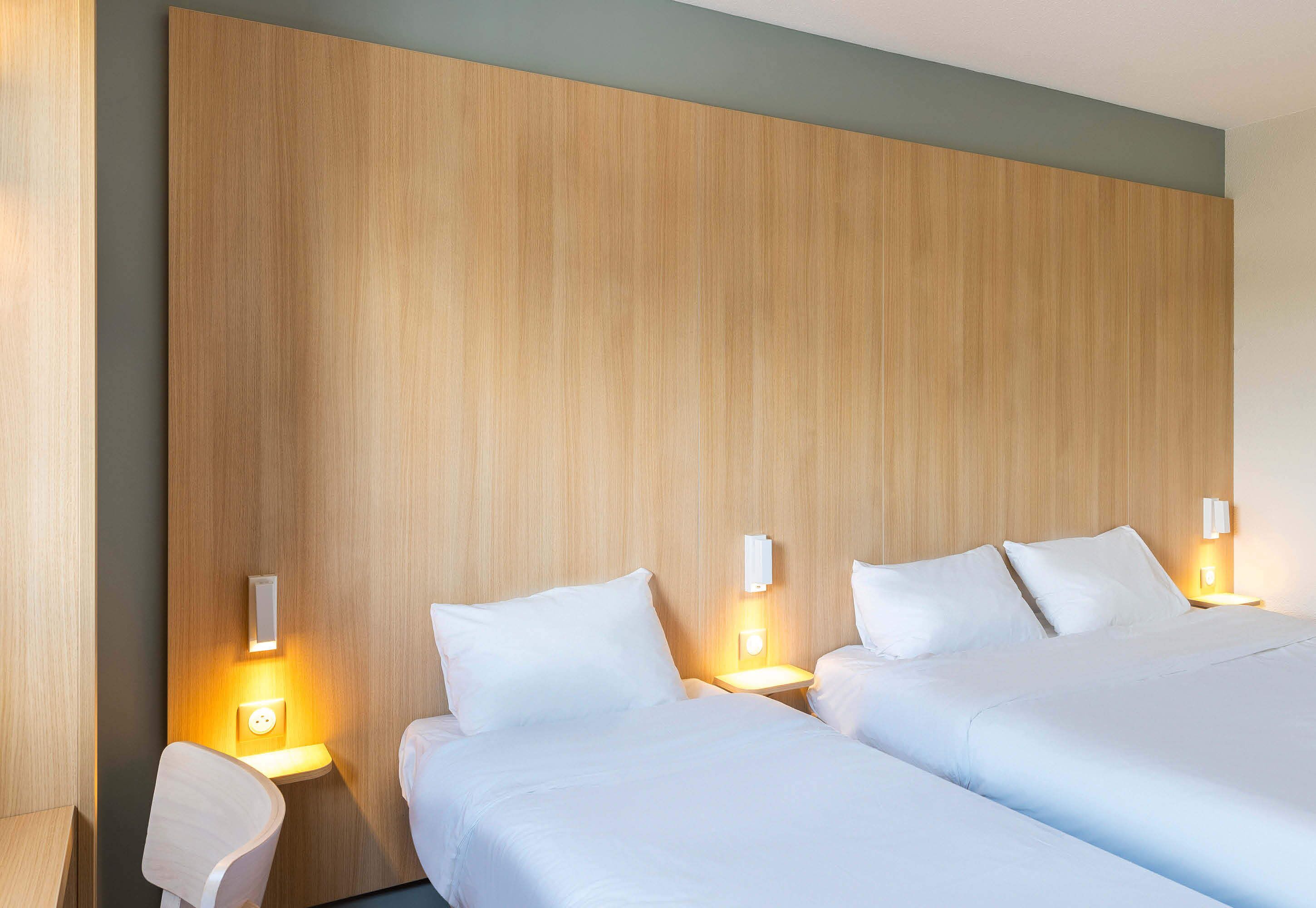 triple room | 1 bedroom, individually furnished, desk, iron/ironing board