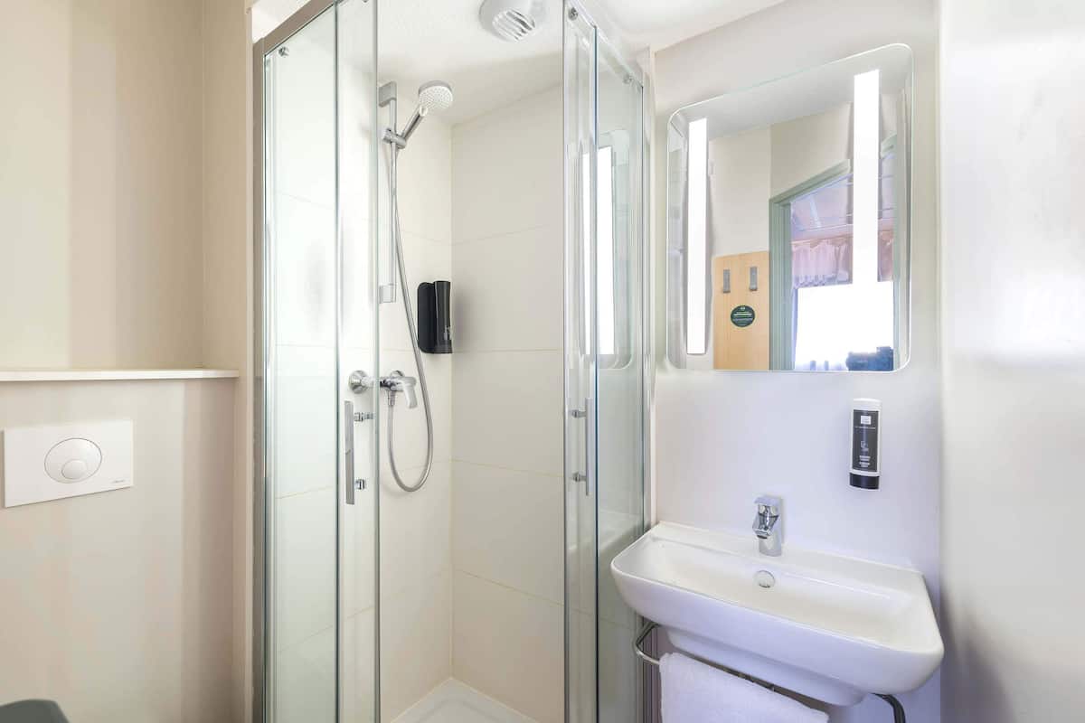 shower, free toiletries, hair dryer, towels