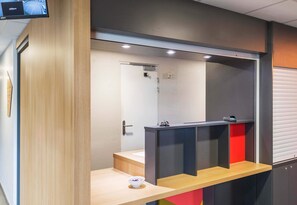 ฝ่ายต้อนรับ