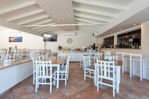 Breakfast, lunch, dinner served; Greek cuisine  - Anita Hotel (Corfu)