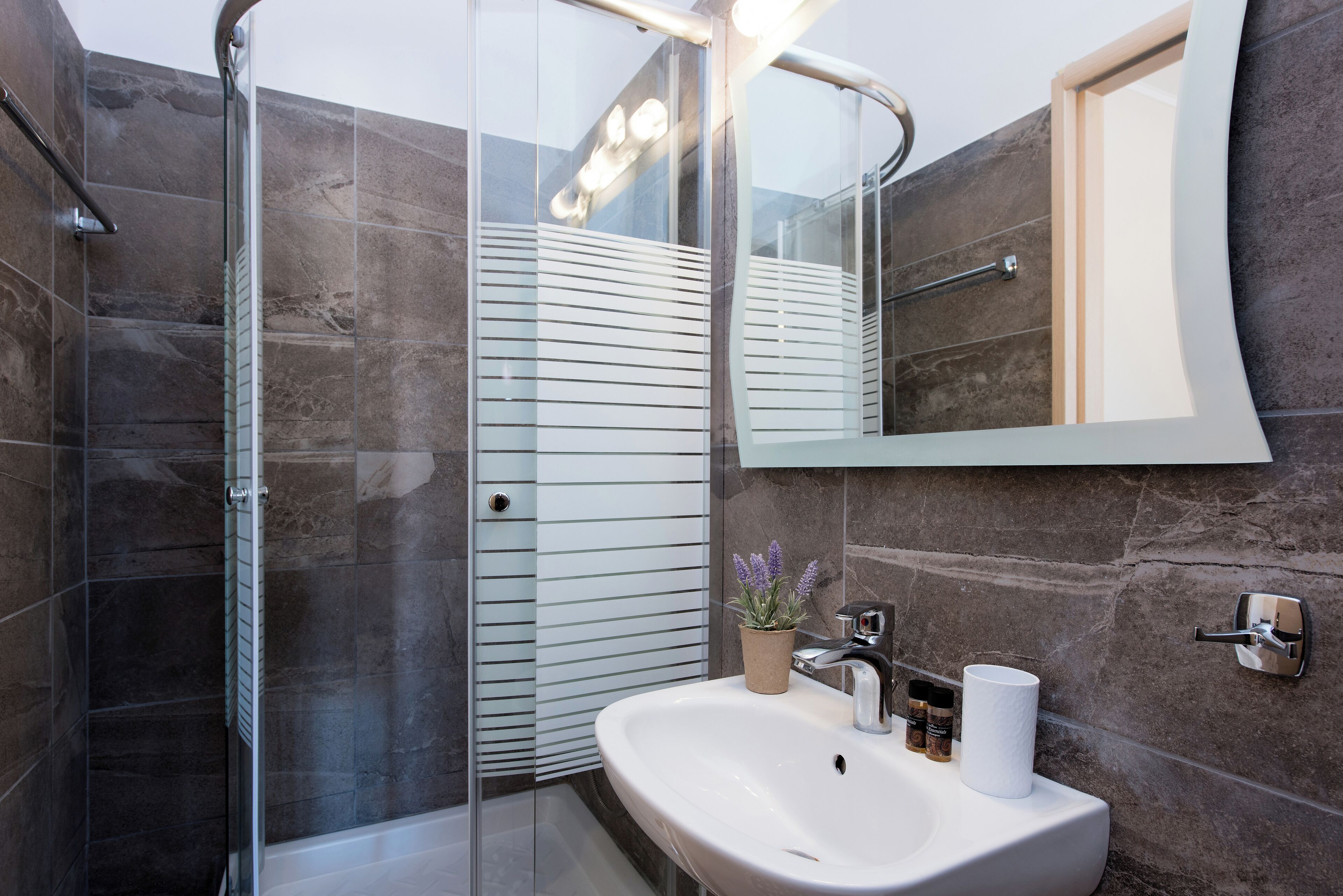 shower, hair dryer, towels, shampoo