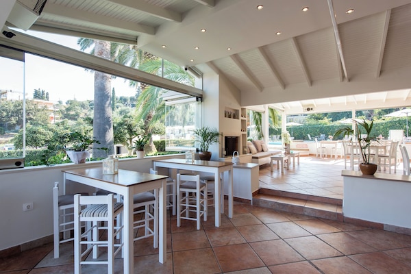 Breakfast, lunch, dinner served; Greek cuisine