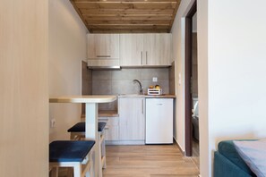 Family Quadruple Room | Desk, blackout drapes, soundproofing, free WiFi