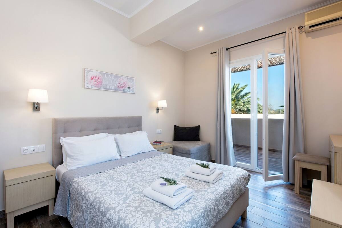 Comfort Double or Twin Room | Desk, blackout drapes, soundproofing, WiFi (free)