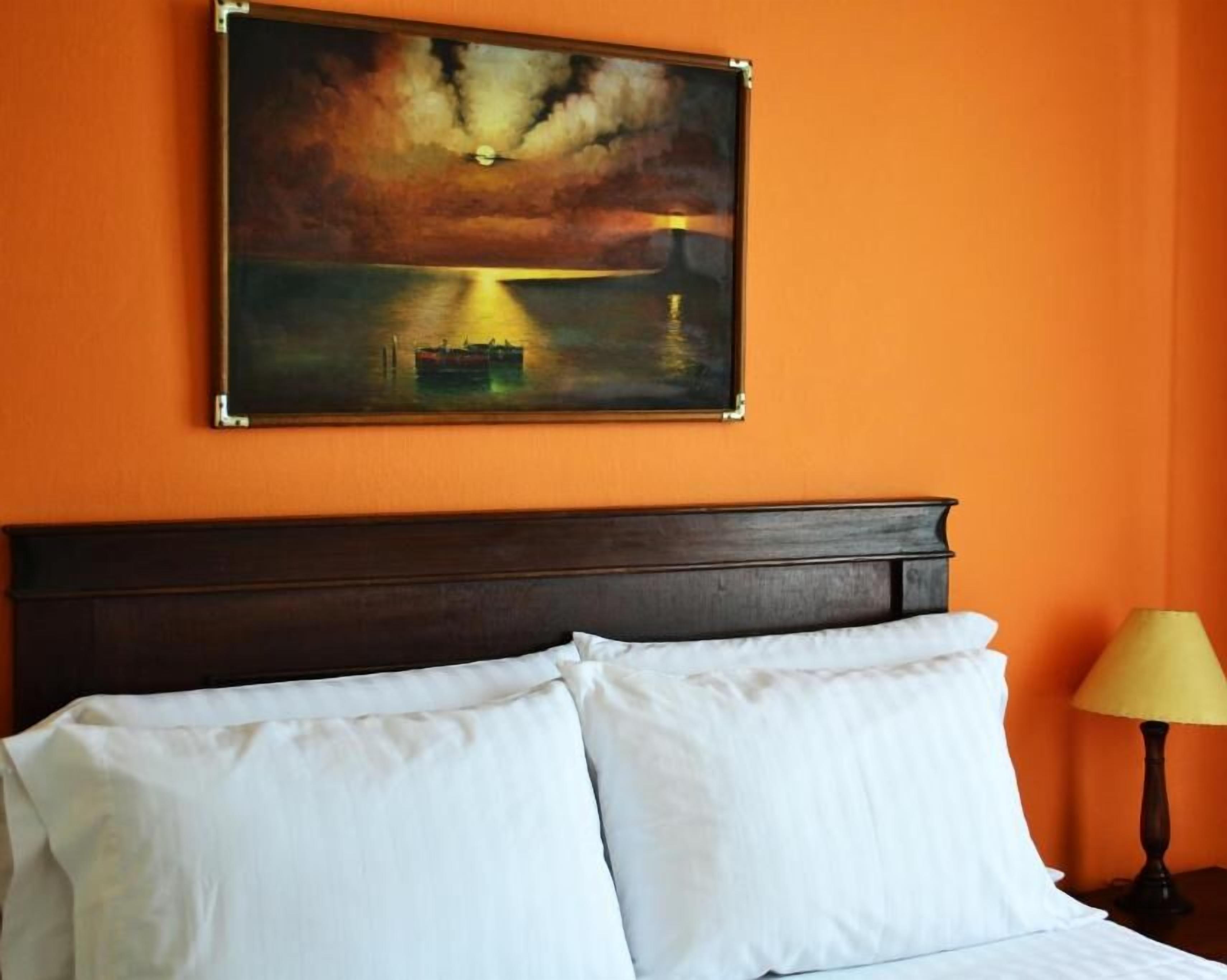 1 bedroom, egyptian cotton sheets, premium bedding, down duvets