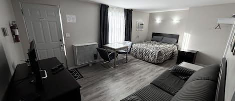 Studio, 1 dobbeltseng, kjøkken | Blendingsgardiner, strykejern/-brett og wi-fi (inkludert)