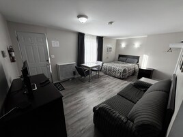 Studio with Sofa Bed and Kitchen | Blackout drapes, iron/ironing board, free WiFi