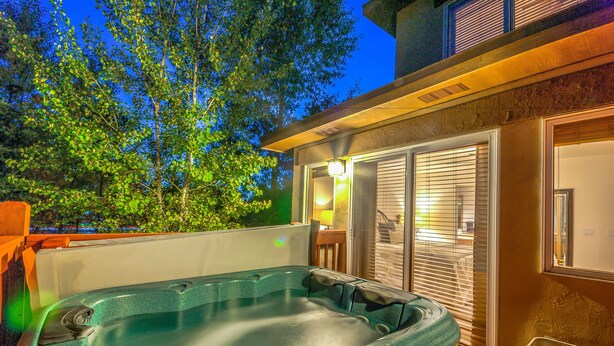 Bain à remous extérieur