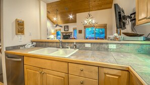 Appart'hôtel, 4 chambres | Cuisine privée