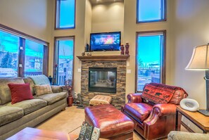 Bear Club Chalet | Free WiFi