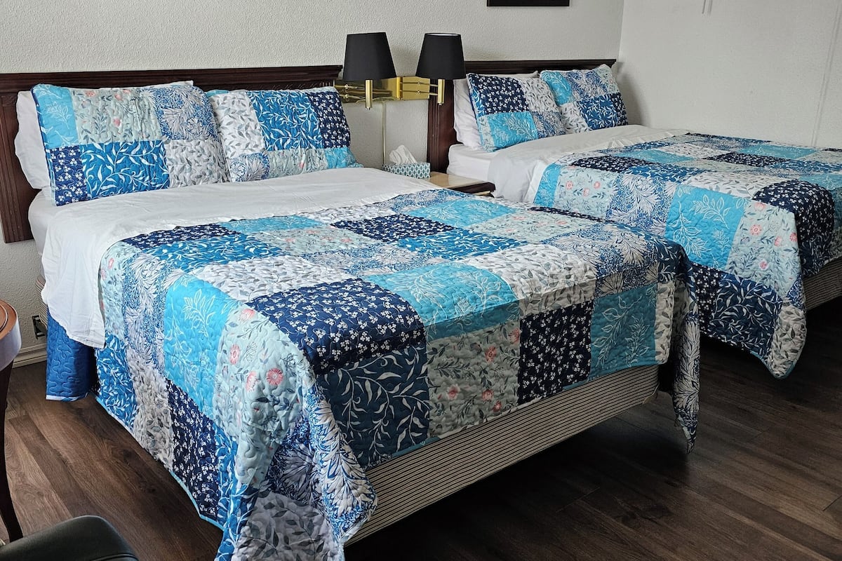 Kamar Standar, 2 Tempat Tidur Double | Setrika/meja setrika, Wi-Fi gratis, dan seprai linen