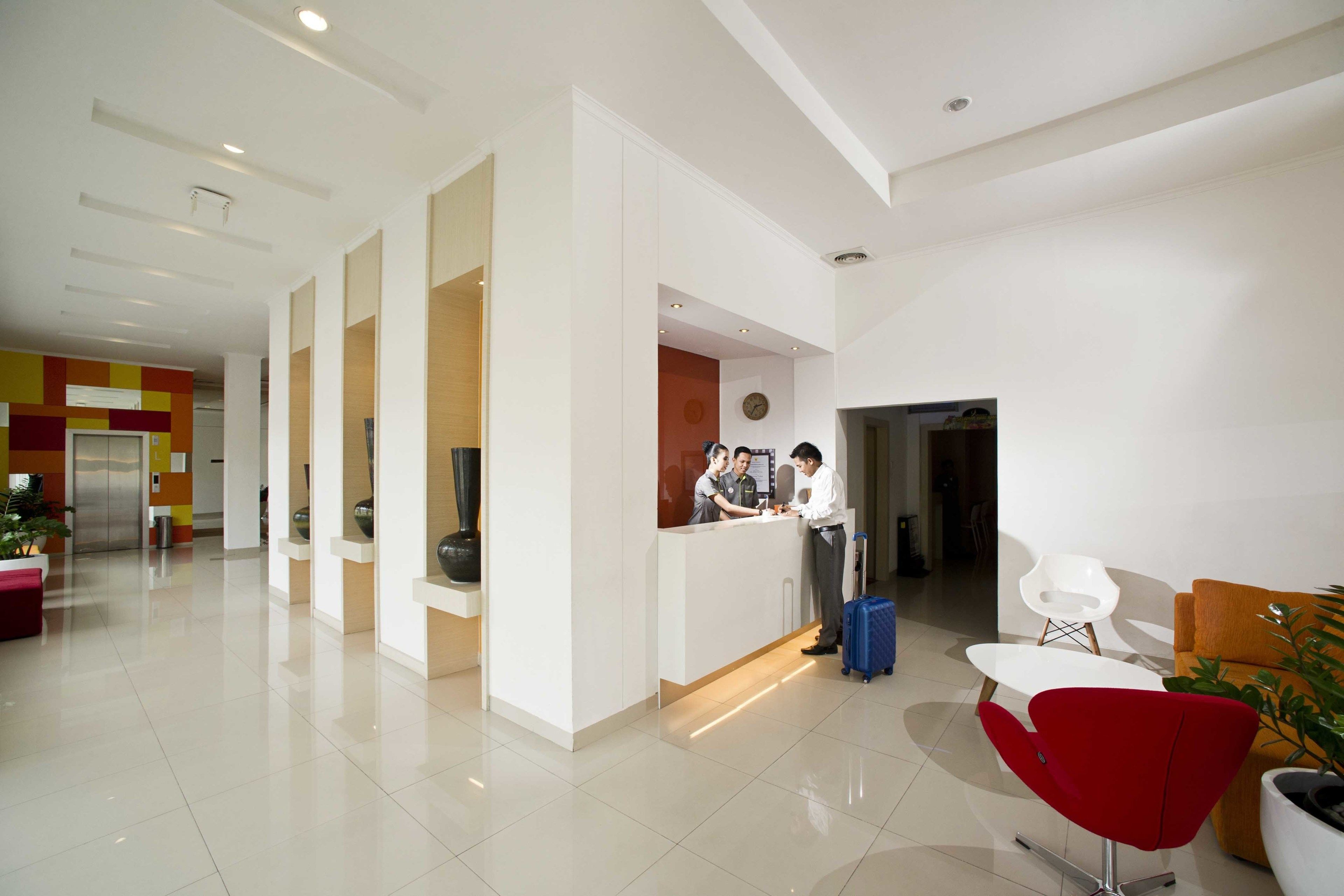 Minibar, desk, laptop workspace, free WiFi