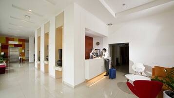 Minibar, desk, laptop workspace, free WiFi