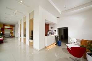 Minibar, desk, laptop workspace, free WiFi