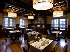 Desayuno a la carta todos los días (con cargo)