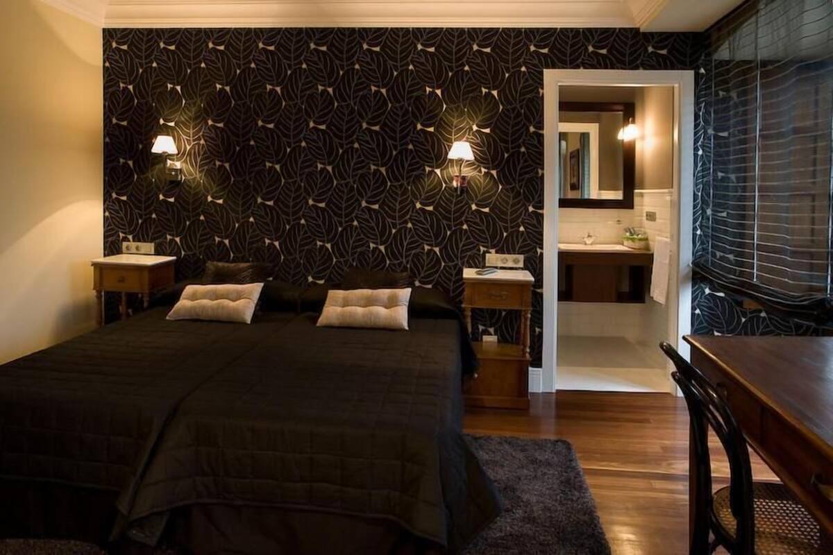 premium bedding, in-room safe, individually decorated