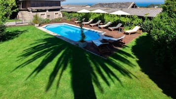 Outdoor pool, pool umbrellas, sun loungers