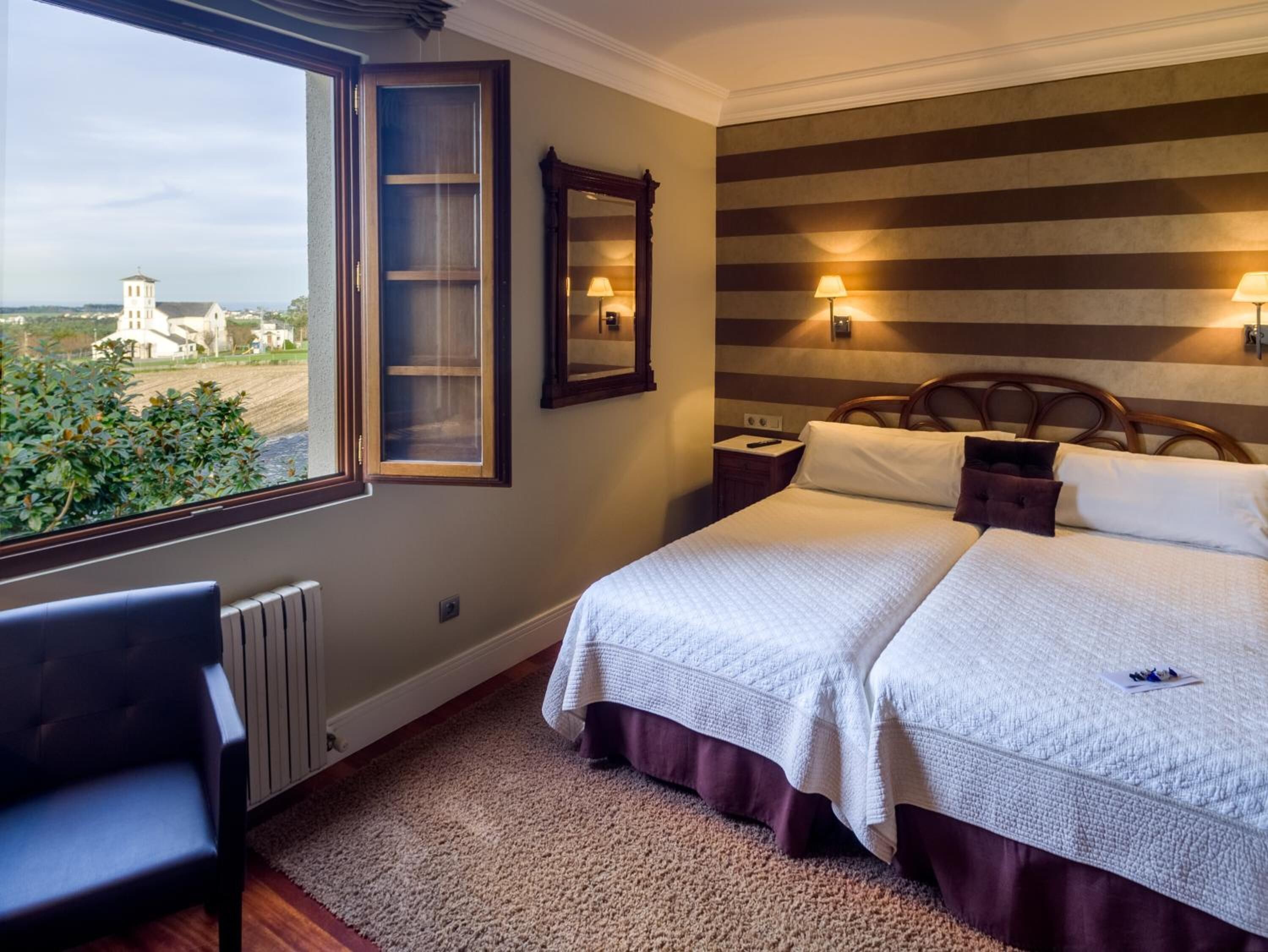 premium bedding, in-room safe, individually decorated