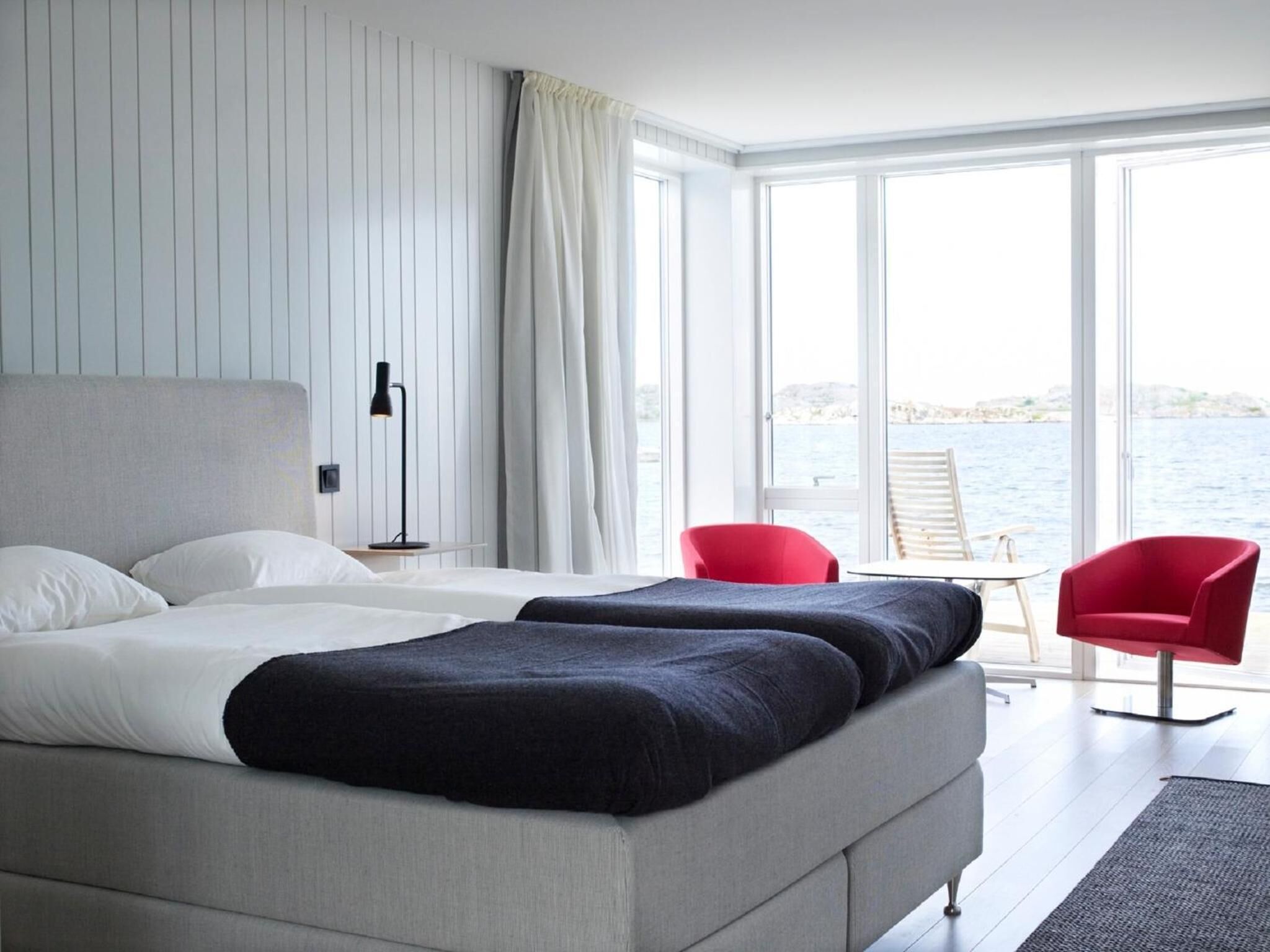 Allergitestet sengetøy, skrivebord og blendingsgardiner