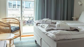 Double Room balcony or terrace (SPA excluded) | Allergitestade sängkläder, skrivbord och mörkläggningsgardiner