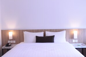 Premium bedding, in-room safe, desk, laptop workspace