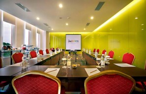 Meeting facility - Zuri Express Lippo Cikarang (Bekasi)