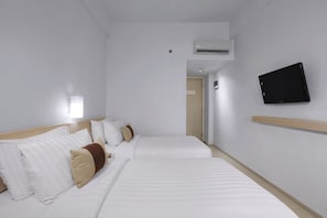 Chambre supérieure avec lits jumeaux | Literie de qualité, bureau, rideaux d’obscurcissement