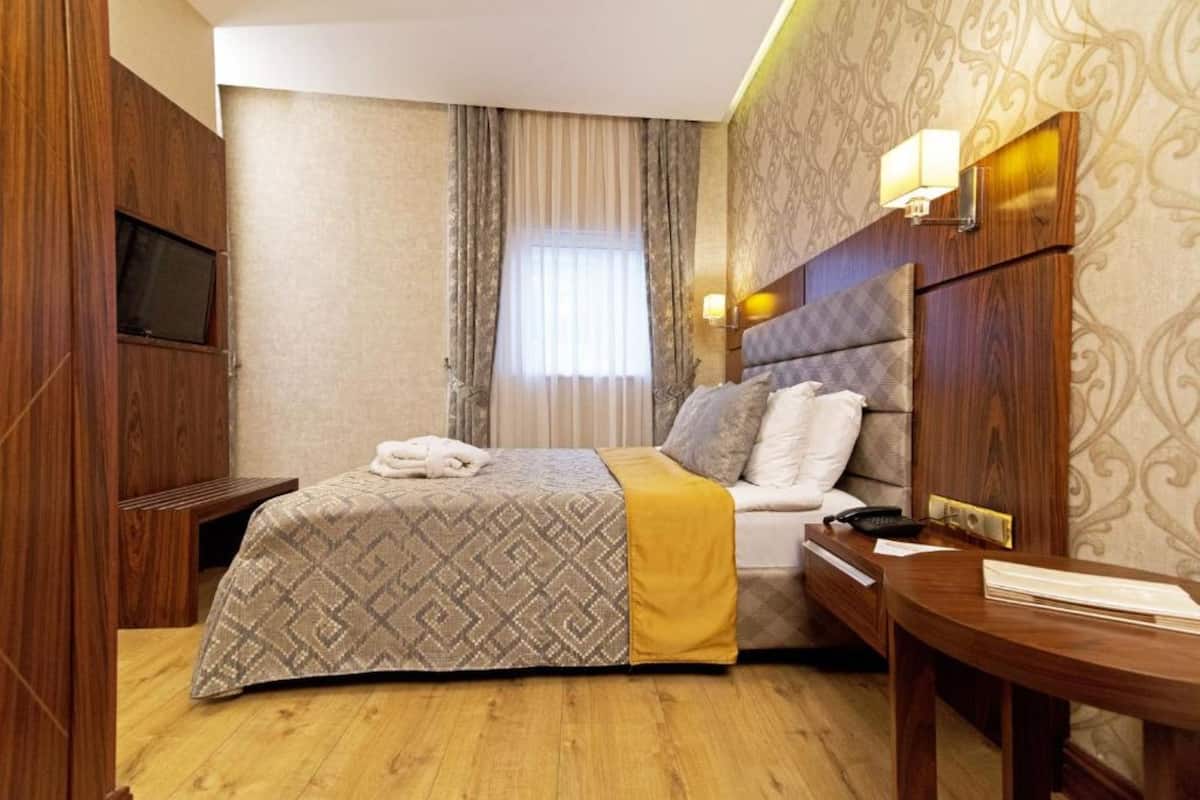 Premium bedding, minibar, in-room safe, laptop workspace