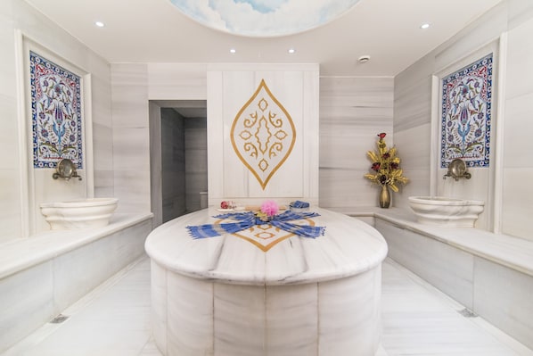 Bain turc/hammam, enveloppements, soins du visage, service de massage