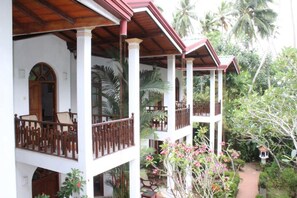 Front of property - Hotel Bentota Village (Bentota)