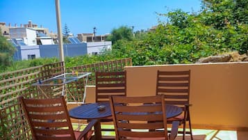 Apartment, 1 Bedroom, Patio, Pool View | Terrace/patio