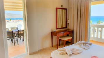 Duplex, 2 Bedrooms, Balcony, Sea View | 1 bedroom, in-room safe, blackout curtains, iron/ironing board