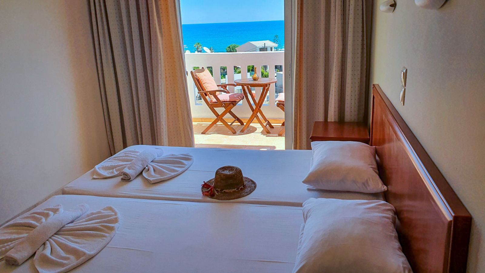 Dupleks, 2 kamar tidur, balkon, pemandangan laut | Brankas, tirai kedap cahaya, dan setrika/meja setrika