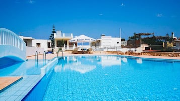 Seasonal outdoor pool, pool umbrellas, sun loungers