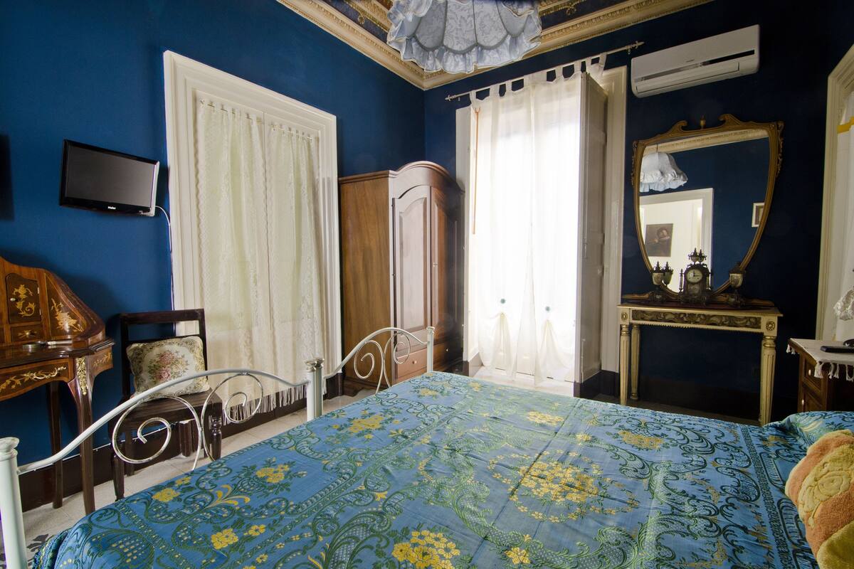 Desk, free cots/infant beds, rollaway beds, free WiFi