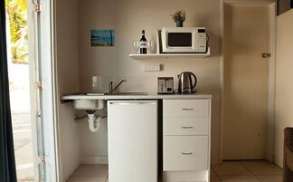 Refrigerador, microondas, cafetera/tetera