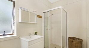 Standard Room, 1 Queen Bed | Desk, iron/ironing board, free WiFi, bed sheets