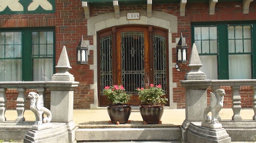 Barrington Manor Bed and Breakfast