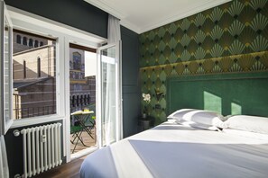 Superior Quadruple Room | Memory foam beds, minibar, in-room safe, desk - Seven Suites (Rome)