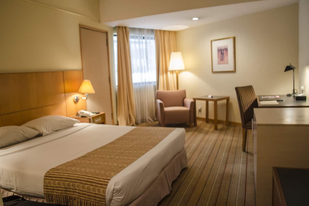 Premier Room (Premier Deluxe) | Laptop workspace, WiFi (free), bed sheets