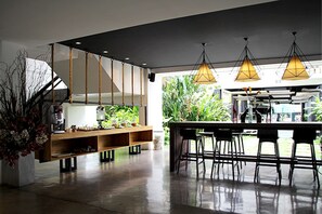 Petit déjeuner servi sur place