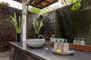 Premium Two Bedroom Private Pool Villa with Free Benefits | Bathroom | Separate tub and shower, free toiletries, hair dryer, bathrobes - Ubud Raya Villa (Ubud)