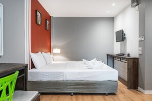 Habitación doble superior, 1 cama matrimonial | Caja de seguridad en la habitación, escritorio y wifi gratis